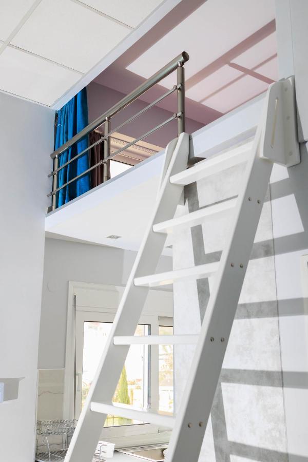 Electra Modern Apartment With Cozy Garden Heraklion  Exterior photo
