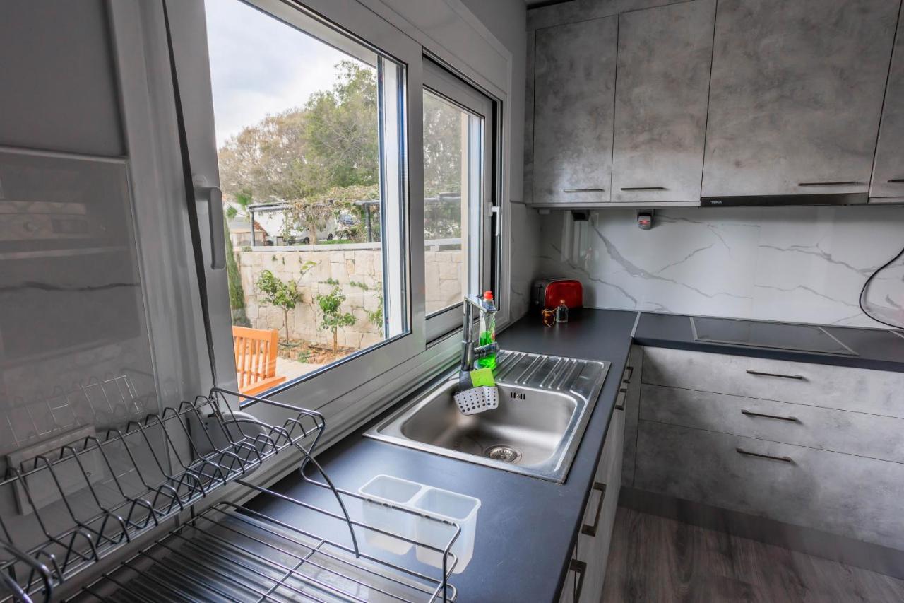 Electra Modern Apartment With Cozy Garden Heraklion  Exterior photo